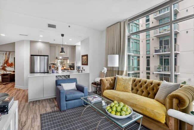 Building Photo - 905 Juniper St NE