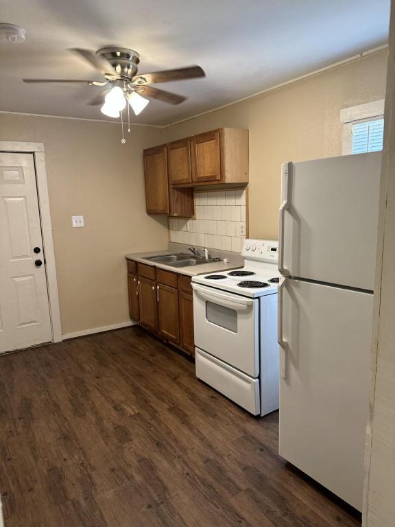 Building Photo - 804 Ave I