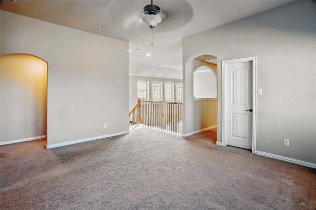 Building Photo - 1001 Vineyard Dr