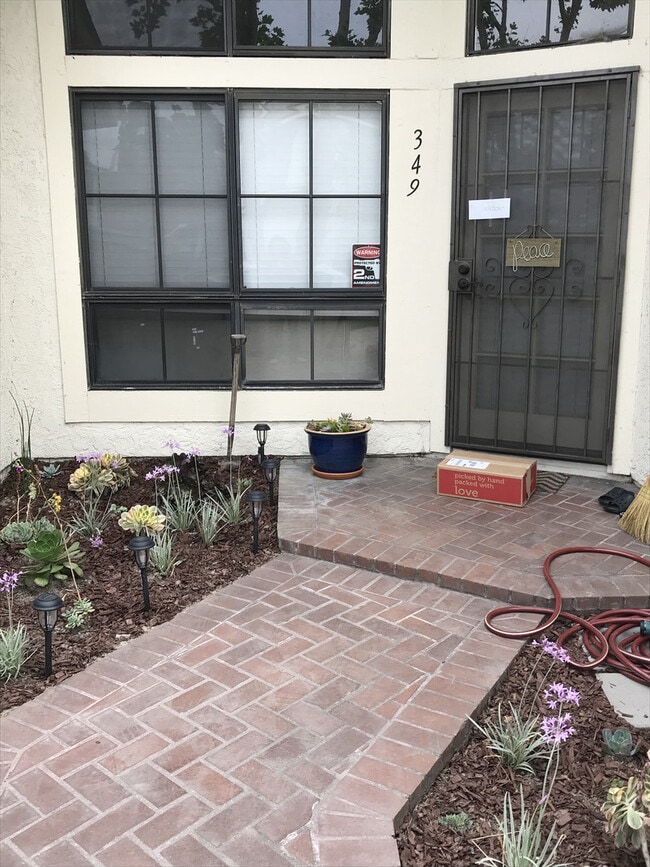 Building Photo - 2 Bdrm Condo in the Gated Saratoga Community