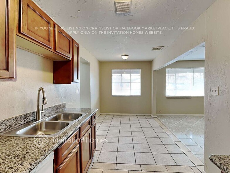 Building Photo - 4534 W Mitchell Dr