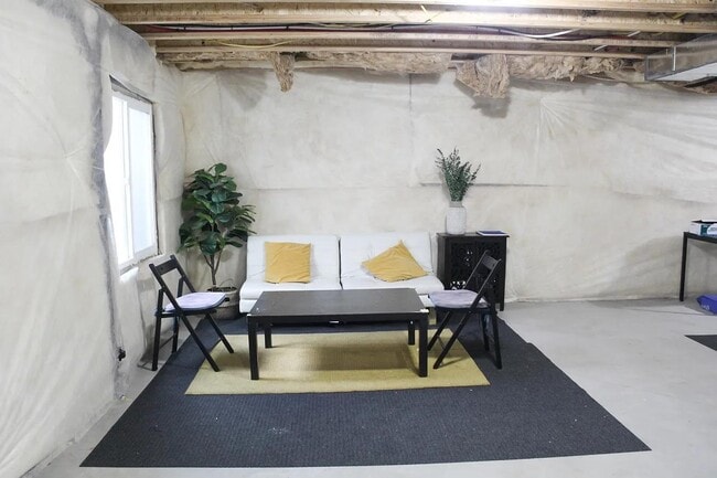 Building Photo - 364 W Snowberry Dr