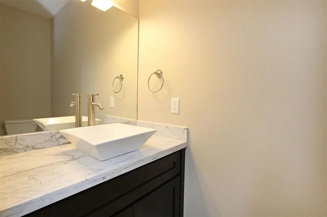 Building Photo - 7917 Elka Lp