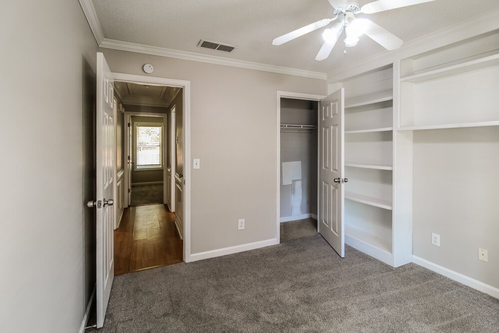 Building Photo - 2611 Fort Apachee Ct