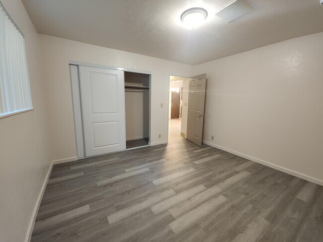 Building Photo - 615 Cowles Ave