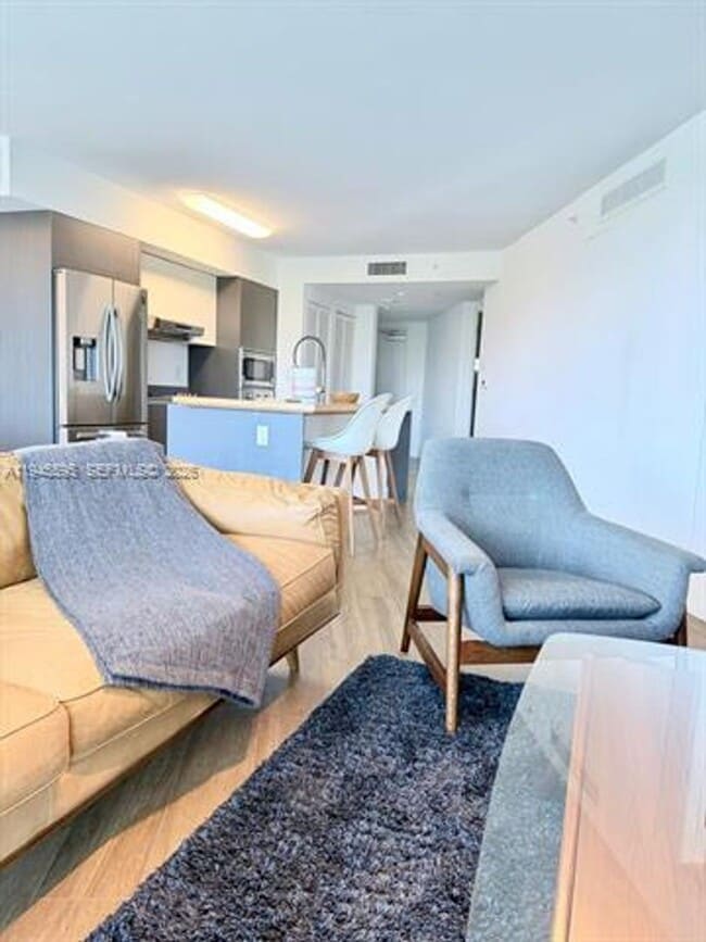 Building Photo - 9821 E Bay Harbor Dr