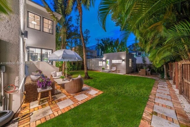 Building Photo - 151 NE 43rd St