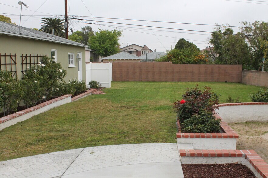 Building Photo - 530 E Grinnell Dr