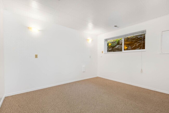 Building Photo - 16615 NE 87th St