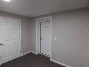 Building Photo - Radford, 1 BR / 1 BA Apartment, Available May 20th