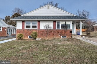 Building Photo - 2412 Dickinson Ave