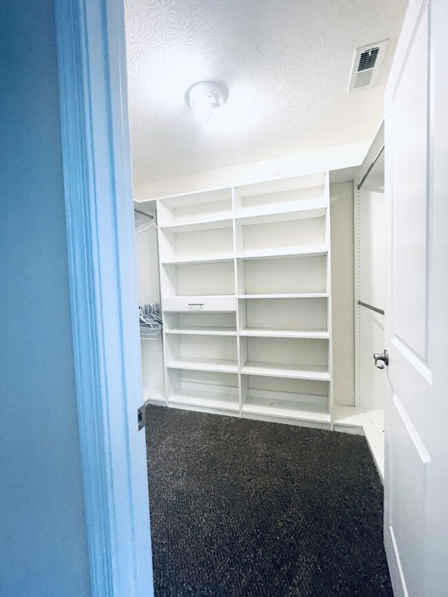 Building Photo - Beautiful 3BR 2.5BA Home w/ Pool & Fitness Access• In-Unit Laundry • Deck in Dublin