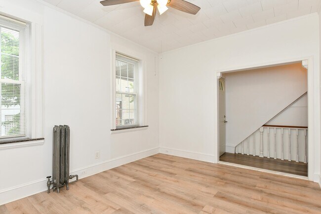 Building Photo - 606 59th St