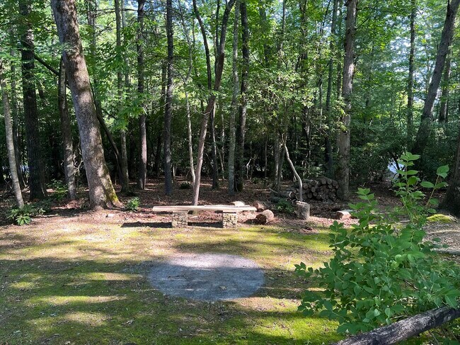 Building Photo - 487 Riverwood Dr