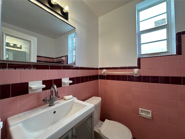 Building Photo - 1540 Euclid Ave