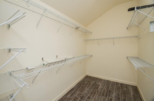 Building Photo - 4006 Autumn Pines Trail