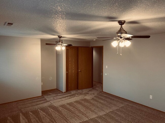 Building Photo - Nicely Updated Large Home w/ Pool!