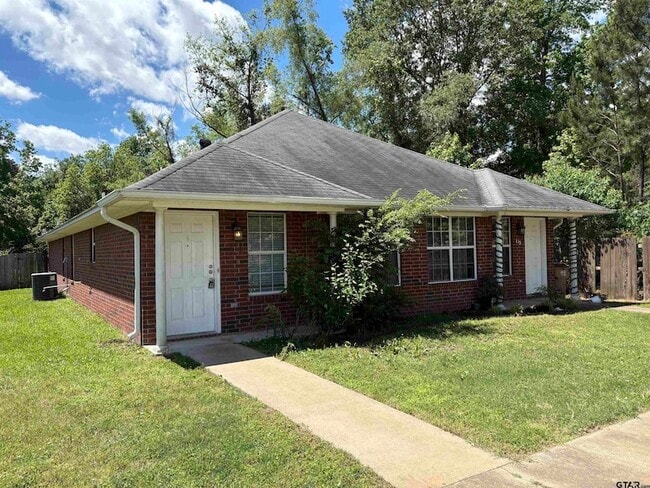 Building Photo - 113 Elm Creek Dr