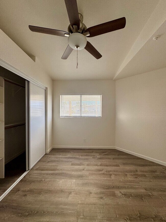 Building Photo - Stunning Remodeled 3-Bed Condo with River ...