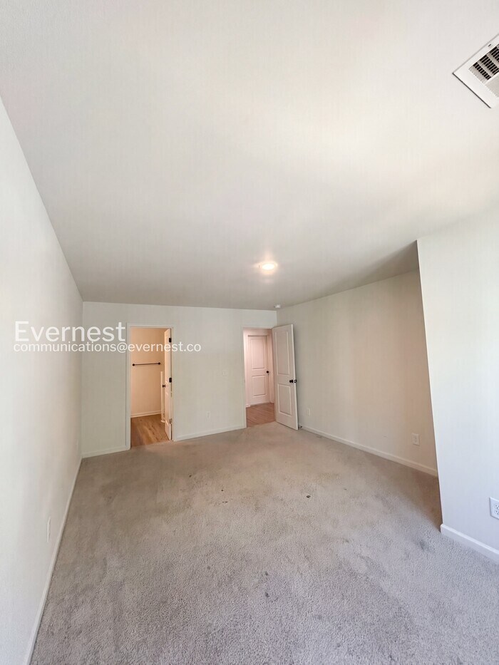 Building Photo - 133 Stilwell Oaks Cir