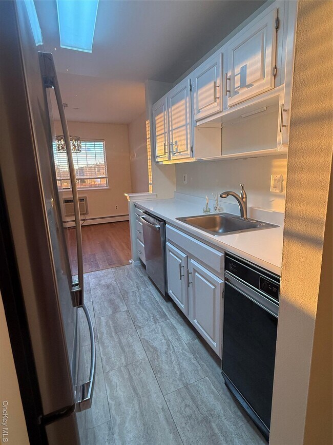 Building Photo - 55 N Broadway