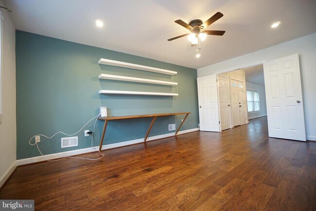 Building Photo - 322 Sugarland Run Dr