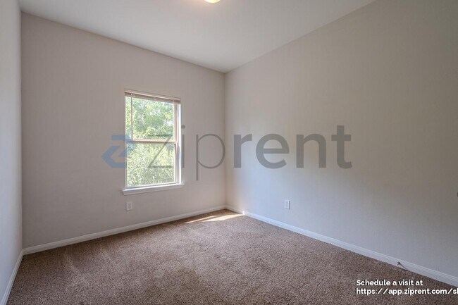 Building Photo - 8718 Scott St