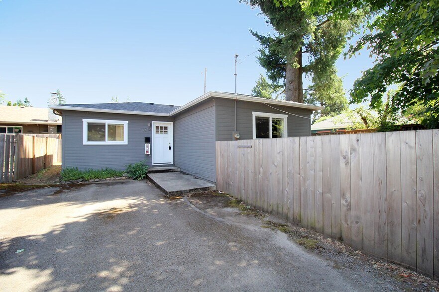 Primary Photo - 6214 SE 51st Ave