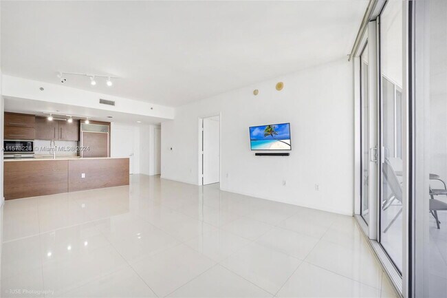 Building Photo - 465 Brickell Ave