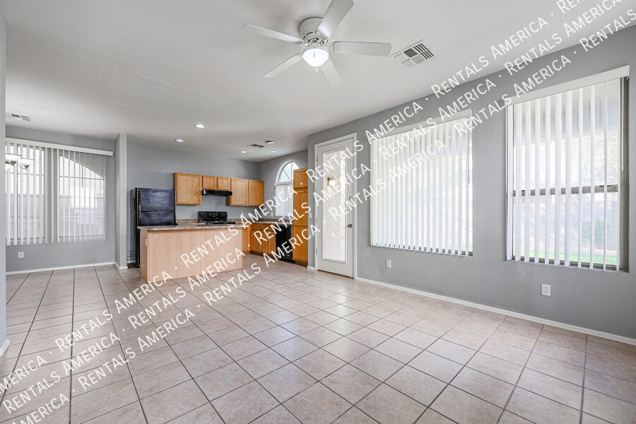 Building Photo - 3672 E Sundance Ave