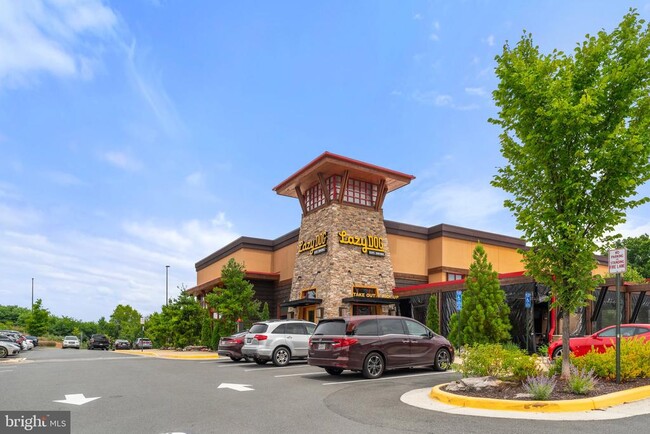 Building Photo - 4622 Quinns Ml Wy