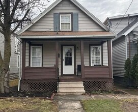 Building Photo - 3 bedroom  Single Family | Section 8 and E...
