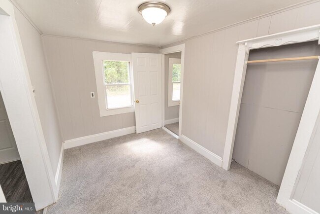 Building Photo - 117 Davis Ln