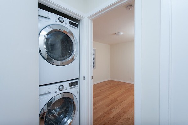 Building Photo - 1855 10th Ave