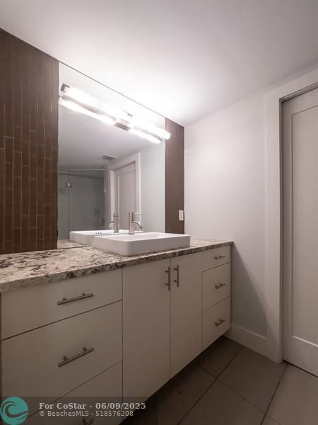 Building Photo - 64 Isle of Venice Dr