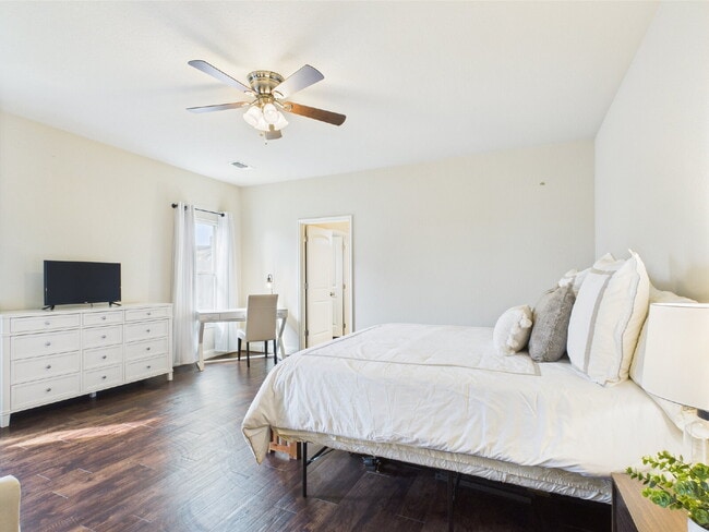Building Photo - Oaks Of Windcrest Home
