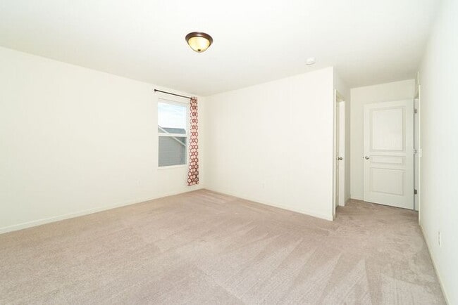 Building Photo - 4 Bedroom With Finished Basement in Westfield!