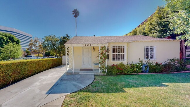 Primary Photo - 1107 S Bundy Dr