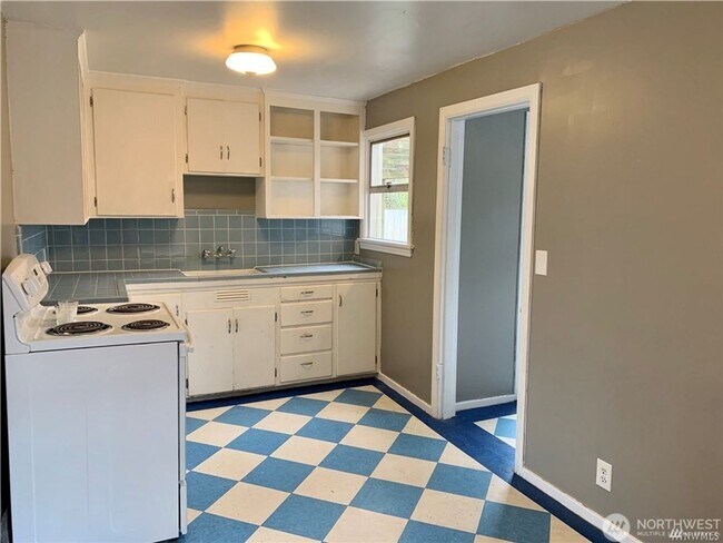 Building Photo - 2bd/1ba Seattle Home