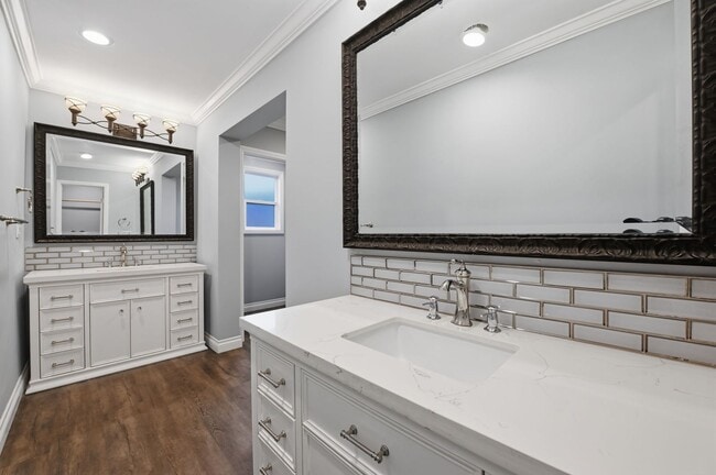 Building Photo - 1184 Devonshire Dr