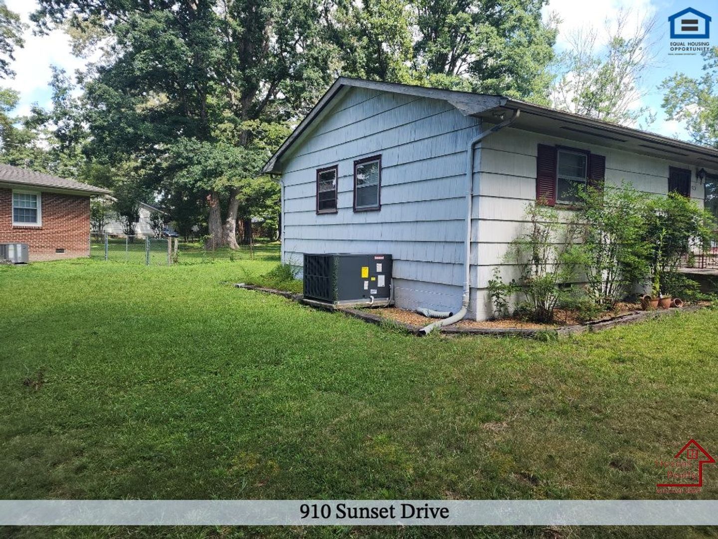 Building Photo - 910 Sunset Dr