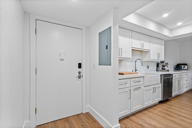 Building Photo - 1111 S Ocean Blvd