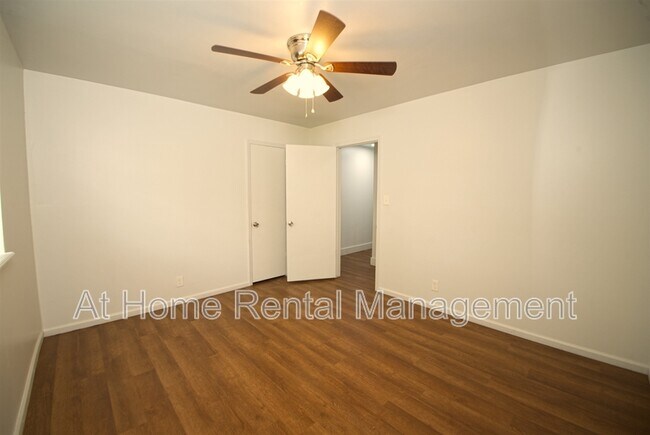 Building Photo - 5105 S Kingston Ave