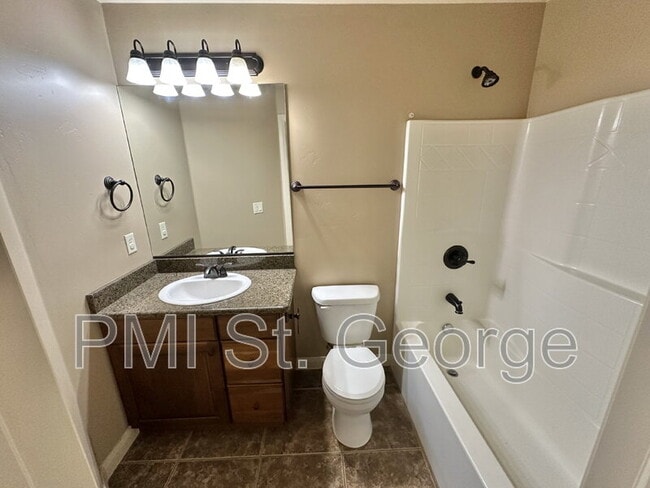 Building Photo - 340 1425 N St