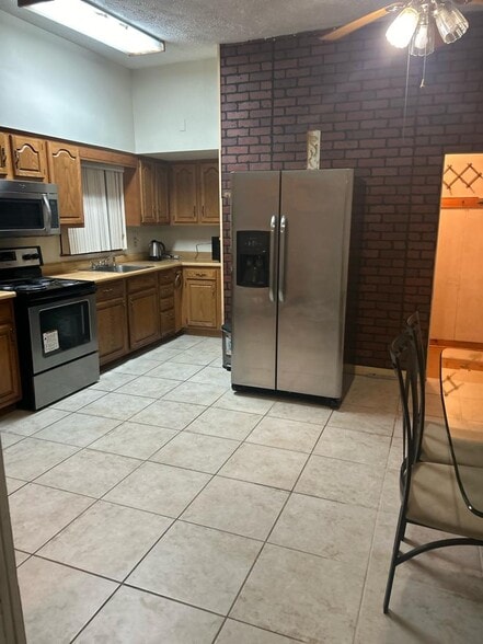 Building Photo - 152 W Warrington Ave