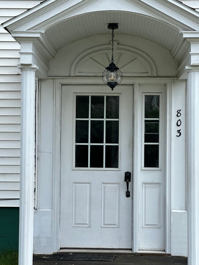 Building Photo - 803 Young St