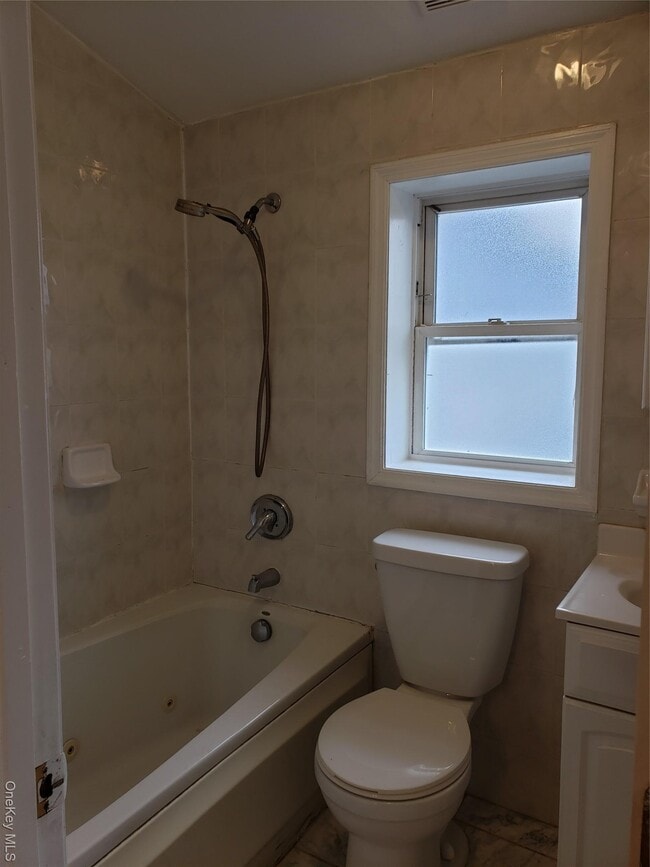 Building Photo - 224-26 Edmore Ave