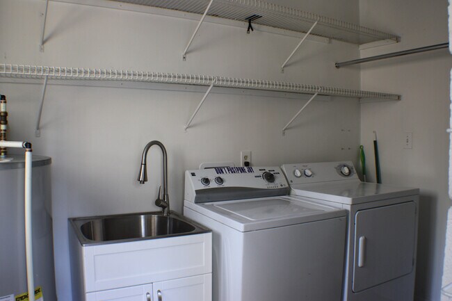 Building Photo - 21 Woodbury Rd