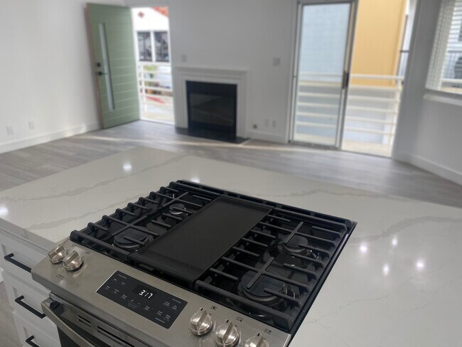 Building Photo - 213 Moonstone St