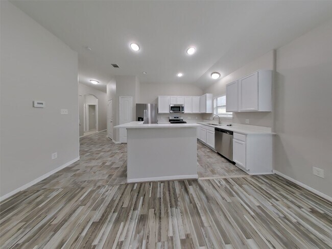 Building Photo - 21451 Sullivan Forest Dr